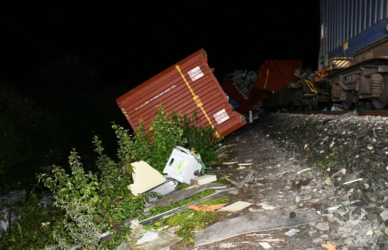 Pogledajte slike užasa s mjesta željezničke nesreće u kojoj je troje ljudi poginulo, a 11 ozlijeđeno