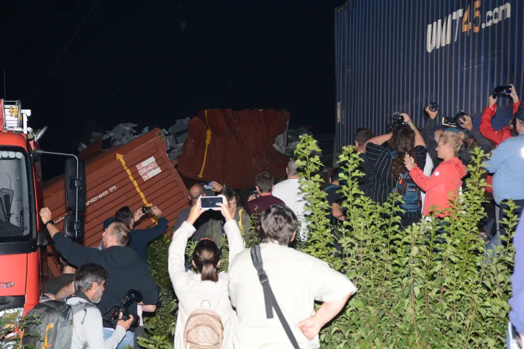 Pogledajte slike užasa s mjesta željezničke nesreće u kojoj je troje ljudi poginulo, a 11 ozlijeđeno