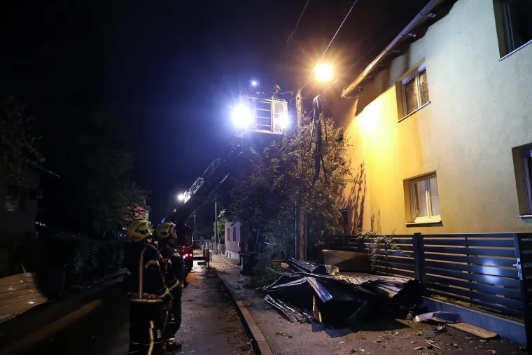 Snažno nevrijeme pokosilo Zagreb, fotografije su pomalo nadrealne: Letjeli su i krovovi kuća