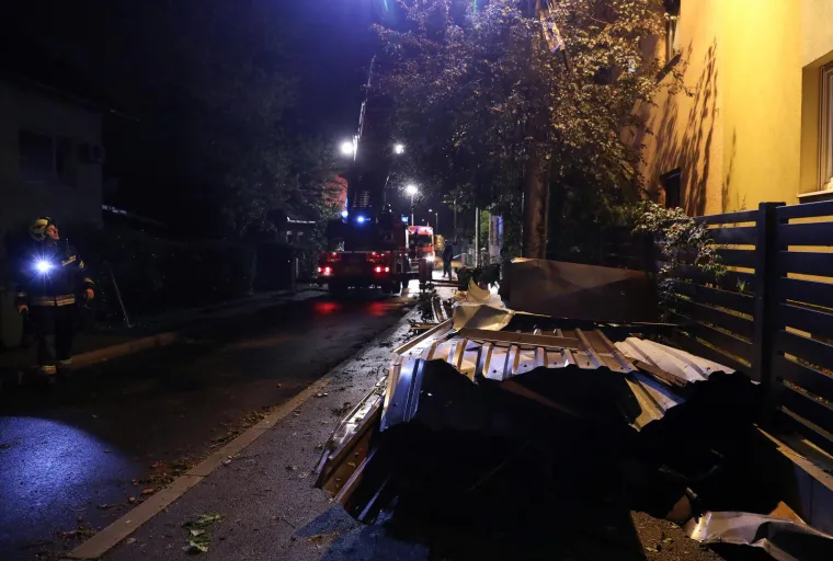 Snažno nevrijeme pokosilo Zagreb, fotografije su pomalo nadrealne: Letjeli su i krovovi kuća