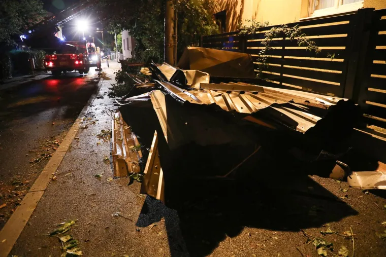 Snažno nevrijeme pokosilo Zagreb, fotografije su pomalo nadrealne: Letjeli su i krovovi kuća