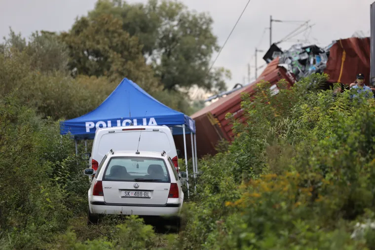 Pogledajte današnje slike s mjesta nesreće gdje traje očevid. U njoj je poginulo dijete te dva radnika HŽ-a