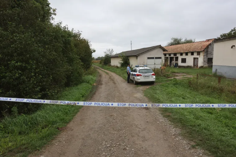Pogledajte današnje slike s mjesta nesreće gdje traje očevid. U njoj je poginulo dijete te dva radnika HŽ-a