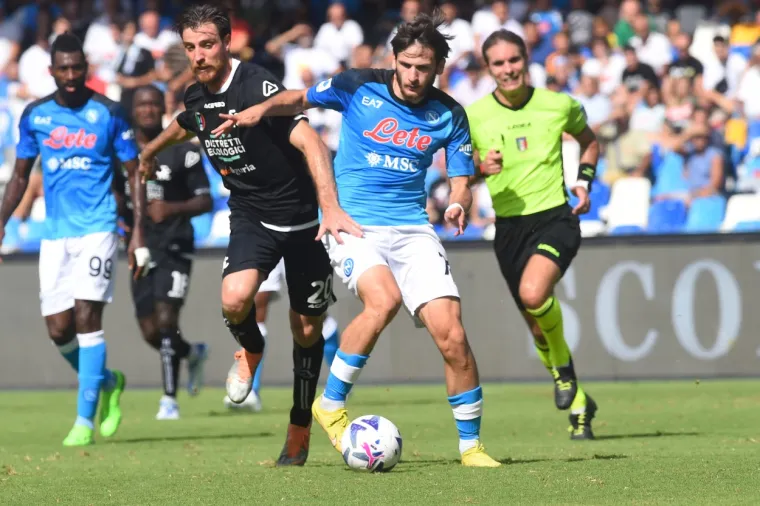 Mladi 22-godi&scaron;nji napadač spasio Napoli u 89., tribina sa žestokim ultrasima umalo se sru&scaron;ila od erupcije odu&scaron;evljenja