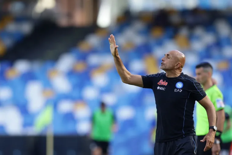 Mladi 22-godi&scaron;nji napadač spasio Napoli u 89., tribina sa žestokim ultrasima umalo se sru&scaron;ila od erupcije odu&scaron;evljenja