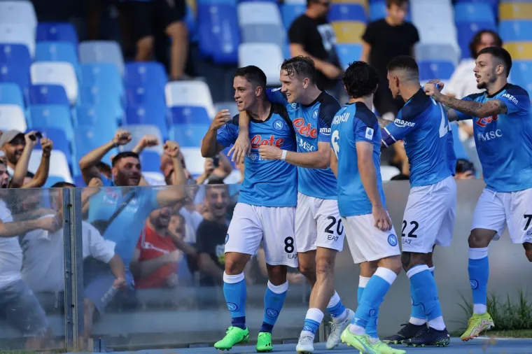 Mladi 22-godi&scaron;nji napadač spasio Napoli u 89., tribina sa žestokim ultrasima umalo se sru&scaron;ila od erupcije odu&scaron;evljenja