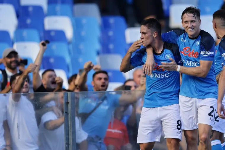 Mladi 22-godi&scaron;nji napadač spasio Napoli u 89., tribina sa žestokim ultrasima umalo se sru&scaron;ila od erupcije odu&scaron;evljenja
