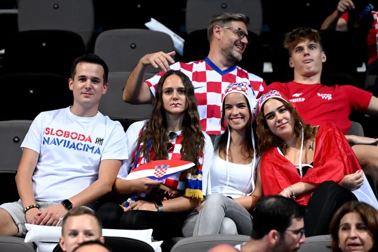 Nepoznata crnka plijeni pažnju u Spaladium Areni: Čudo koliko lijepih žena ima na tribinama