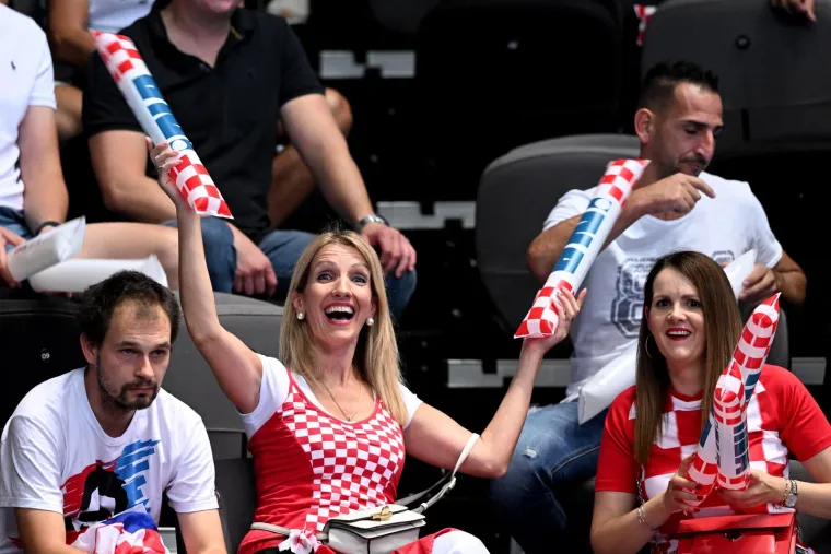Nepoznata crnka plijeni pažnju u Spaladium Areni: Čudo koliko lijepih žena ima na tribinama