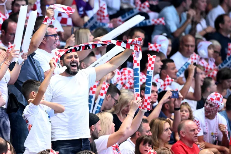 Nepoznata crnka plijeni pažnju u Spaladium Areni: Čudo koliko lijepih žena ima na tribinama
