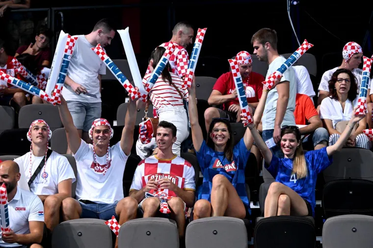 Nepoznata crnka plijeni pažnju u Spaladium Areni: Čudo koliko lijepih žena ima na tribinama