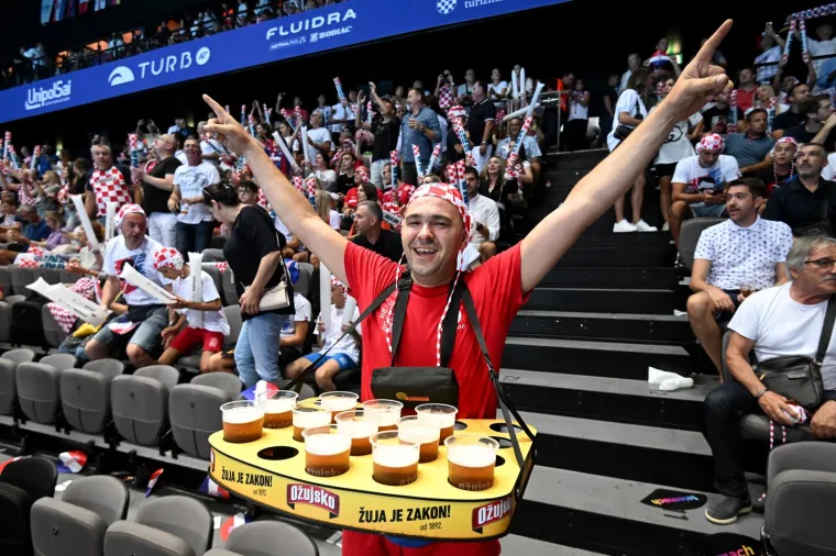 Nepoznata crnka plijeni pažnju u Spaladium Areni: Čudo koliko lijepih žena ima na tribinama