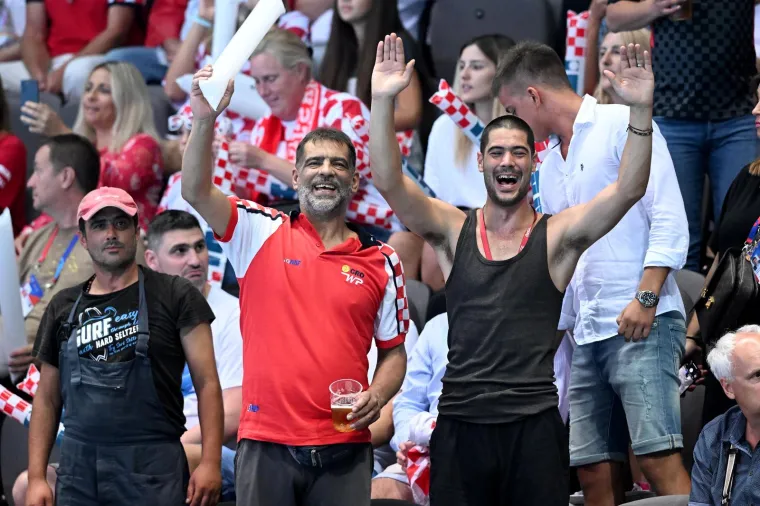Nepoznata crnka plijeni pažnju u Spaladium Areni: Čudo koliko lijepih žena ima na tribinama
