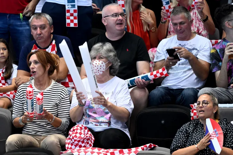 Nepoznata crnka plijeni pažnju u Spaladium Areni: Čudo koliko lijepih žena ima na tribinama