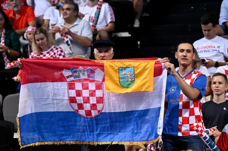 Nepoznata crnka plijeni pažnju u Spaladium Areni: Čudo koliko lijepih žena ima na tribinama