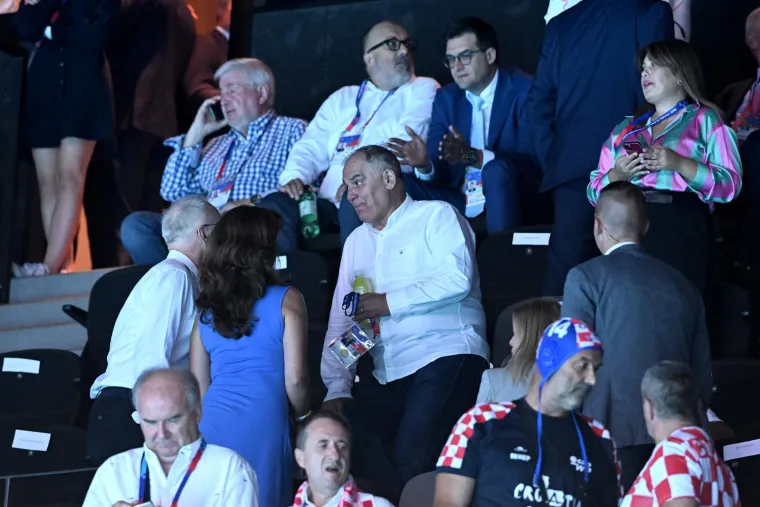 Brojni poznati pratili Hrvatsku u pohodu na europski naslov: Kolinda i Milanović glavne zvijezde u VIP loži