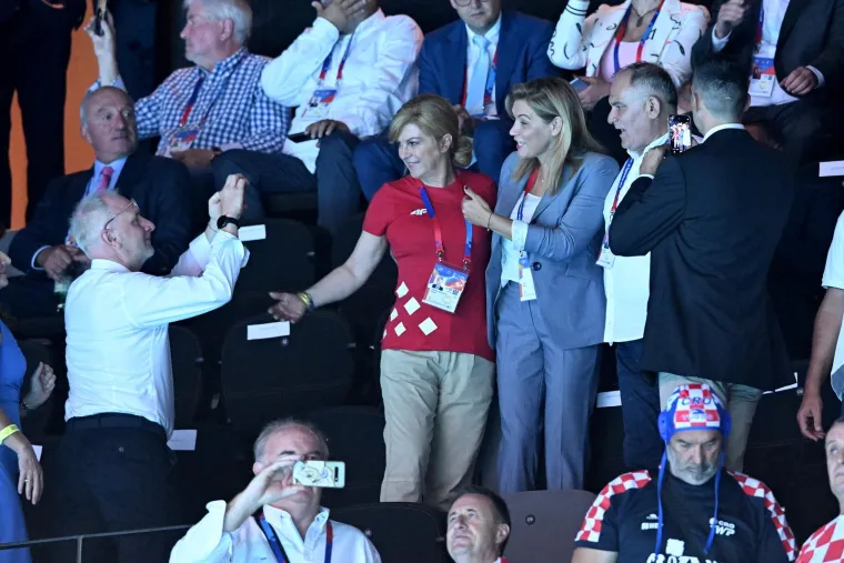 Brojni poznati pratili Hrvatsku u pohodu na europski naslov: Kolinda i Milanović glavne zvijezde u VIP loži