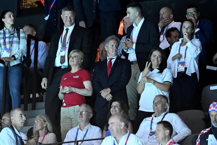 Brojni poznati pratili Hrvatsku u pohodu na europski naslov: Kolinda i Milanović glavne zvijezde u VIP loži