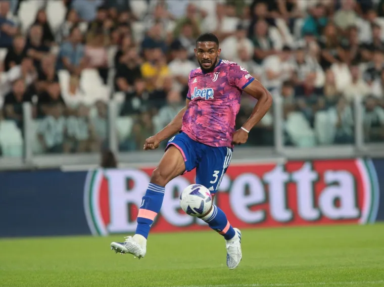 'Stara dama' bila na koljenima, pa se spasila u 93.: Nevjerojatna utakmica s dva poni&scaron;tena gola, tri crvena i devet žutih