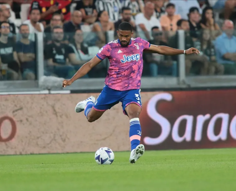 'Stara dama' bila na koljenima, pa se spasila u 93.: Nevjerojatna utakmica s dva poni&scaron;tena gola, tri crvena i devet žutih