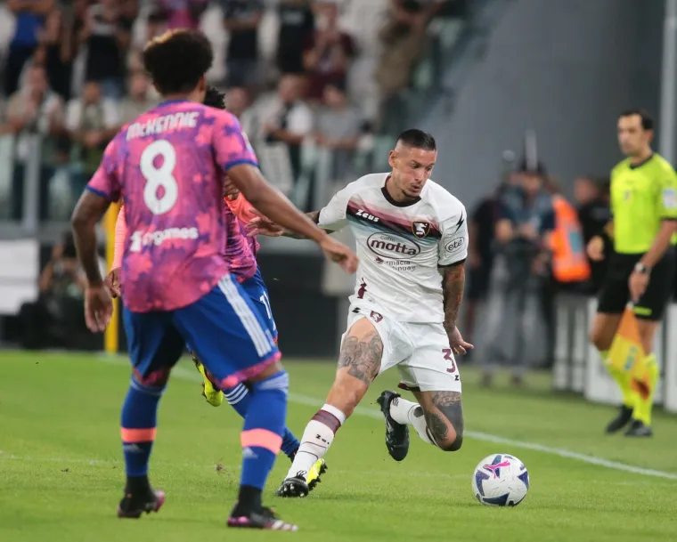 'Stara dama' bila na koljenima, pa se spasila u 93.: Nevjerojatna utakmica s dva poni&scaron;tena gola, tri crvena i devet žutih