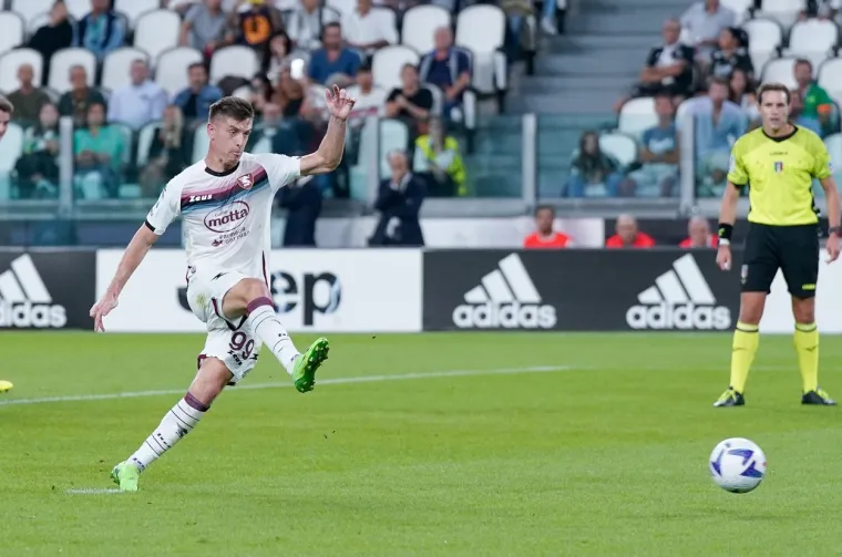 'Stara dama' bila na koljenima, pa se spasila u 93.: Nevjerojatna utakmica s dva poni&scaron;tena gola, tri crvena i devet žutih