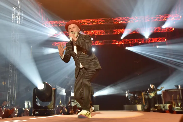 &quot;Ovo ću prvi put reći, u jednom periodu svog života bio sam teško bolestan. Imao sam jednu tešku depresiju. To ne bih poželio nikome. To se manifestiralo tako da sam bio ni za što. Apsolutno me ništa nije interesiralo, meni je bilo isto i život i smrt. Jednostavno sam samo bio biljka. I to je bio period kada sam htio napustiti glazbu i svašta je meni tada padalo na pamet, ali eto, nekim čudom sam se izvukao&quot;, ispričao je glazbeni čarobnjak jednom prilikom. 

