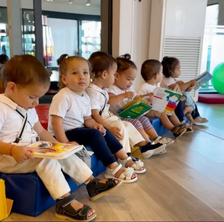 Galip isto tvrdi da je to bila ljubav na prvi pogled. &quot;S njom je tako lako biti, uvijek ima osmijeh na licu, a istovremeno je sramežljiva i tajanstvena&quot;, opisao je ranije Galip svoju ženu britanskom Mirroru. &quot;Ona je supruga kakvu sam oduvijek želio, nebrušeni dijamant s čistim i dobrim srcem!&quot;, dodaje