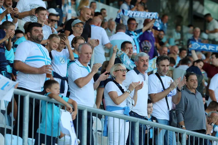 Vatreno kolo na hrvatskim travnjacima: Torcida i BBB napravili velike bakljade, Boysi dignuli dirljivu poruku