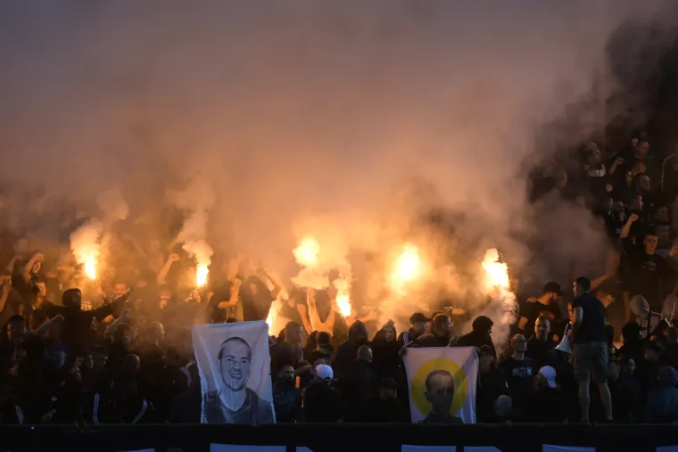 Vatreno kolo na hrvatskim travnjacima: Torcida i BBB napravili velike bakljade, Boysi dignuli dirljivu poruku