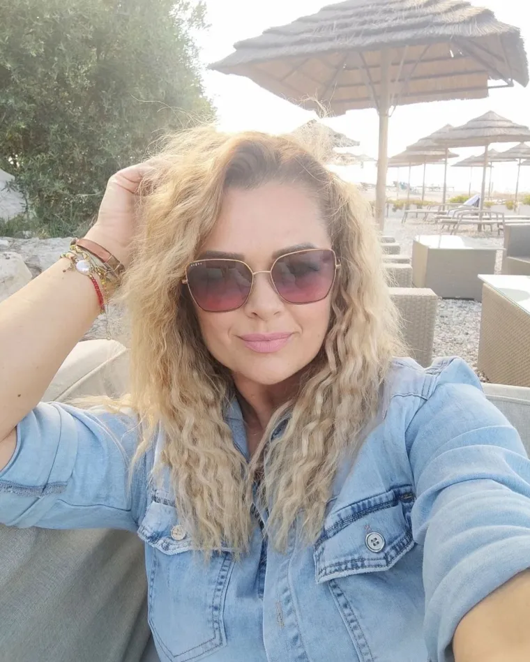 Simpatična Minea je prije 16 godina radila u turističkoj agenciji: 'Nova sam i pomažu mi da se snađem, ali od pjevanja ne odustajem'