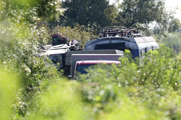 Ovo je mjesto strašne nesreće danas: Vagoni prevrnuti, dijelovi vlaka razbacani. Raščišćava se pruga