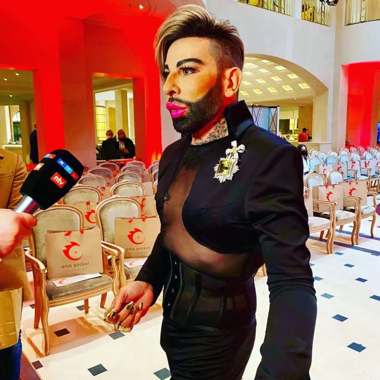 Uz sve to, Gloockleru je prije nekoliko godine dijagnosticirana fibromialgija, kronični poremećaj koji uzrokuje bolove u mišićima i umor. &quot;Boli me glava, boli me grlo, sve mi natekne. Ruke mi počnu trnuti, a stopala mi se ukoče. Obični lijekovi protiv bolova više nisu dovoljni. Jedino što mi pomaže su tablete za živce, jer to postane problem za živce&quot;, ispričao je Harald, Switzerlandtimes. 