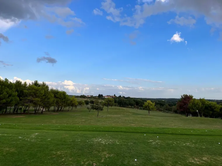 Igrali smo golf na igrali&scaron;tu koje će ući među najelitnije terene na svijetu: Prekrasna kombinacija krajolika i sporta