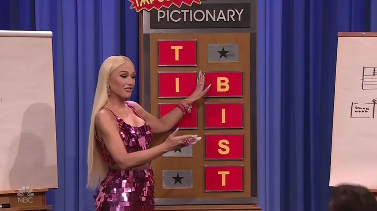 Naime, pjevačica je od ranije poznata po brojnim estetskim zahvatima, ali čini se da je ovaj put otišla korak dalje. Njene promjene jednom je prilikom komentirao stručnjak za plastičnu kirurgiju i zaključio da je sigurno stavila filere u usne.