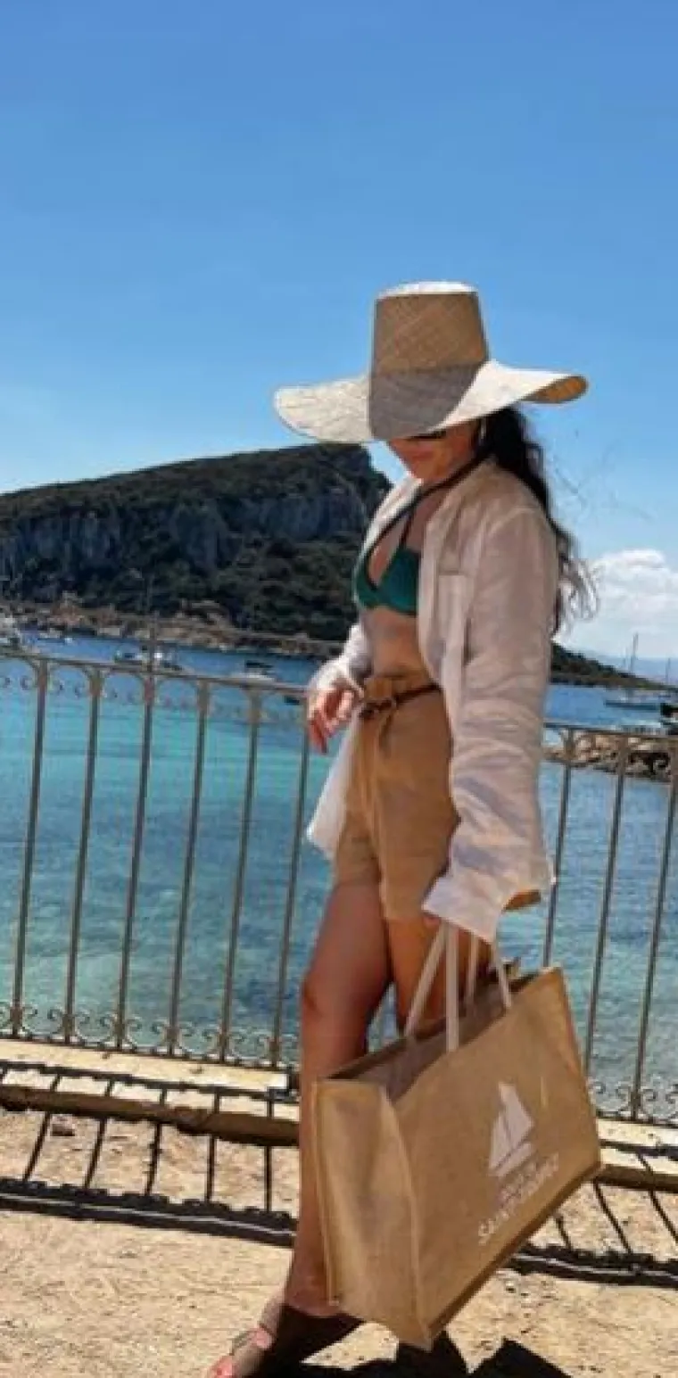 "&Scaron;alu na stranu, jako sam svjesna sebe i po&scaron;tujem svoj trud i rad, ne diraju me komentari nepoznatih ljudi ili ljudi koji jednostavno ne poznaju moj rad." Veliku podr&scaron;ku imam od obitelji, dečka i prijatelja", zaključuje. 