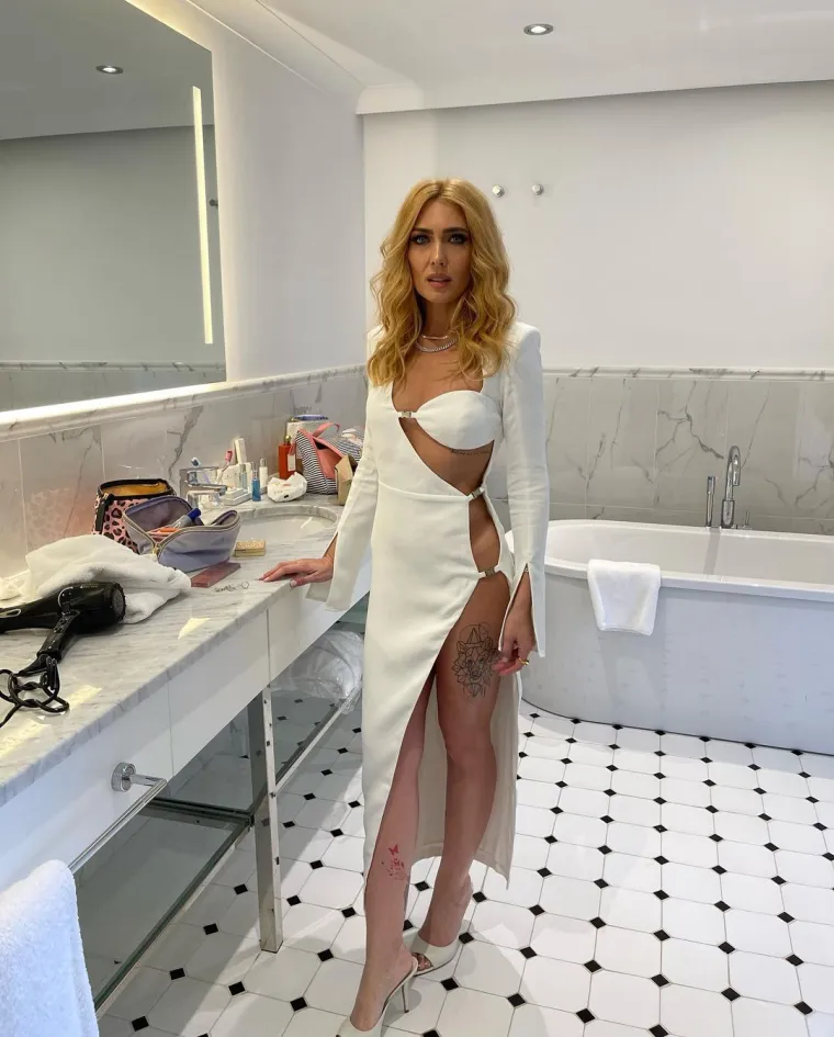 Slobodno vrijeme Ivana najče&scaron;će provodi u vožnjama zelenim biciklom, &scaron;etajući psa, a često je se može vidjeti i na hokeja&scaron;kim utakmicama kako bodri KHL Medve&scaron;čak.
