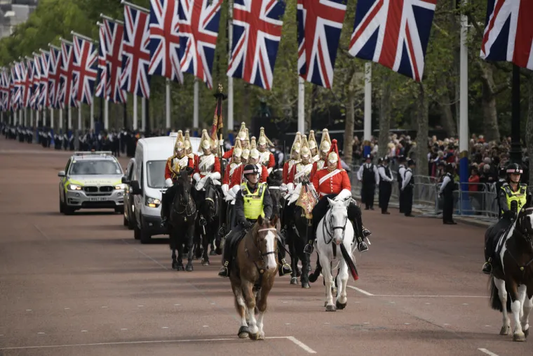 'Posljednje putovanje kraljice Elizabete': Cijeli London čeka povorku s lijesom, obustavljeni i letovi aviona