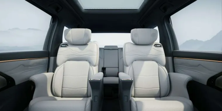 Kinezi predstavili monovolumen s gigantskom prednjom maskom: Iako izgledom pomalo &scaron;okira, unutra&scaron;njost mu 'puca' od luksuza