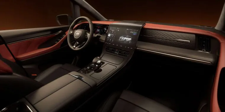 Kinezi predstavili monovolumen s gigantskom prednjom maskom: Iako izgledom pomalo &scaron;okira, unutra&scaron;njost mu 'puca' od luksuza