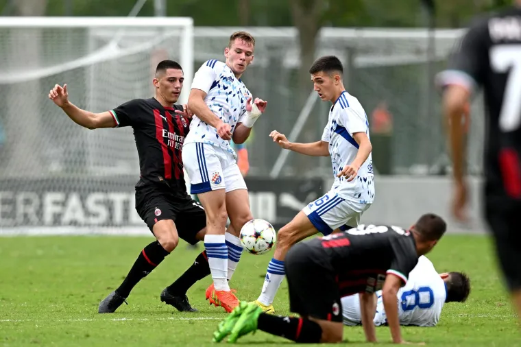 Dinamovi juniori te&scaron;ko stradali na gostovanju kod Milana: Donosimo kadrove ogleda mladih nada u LP