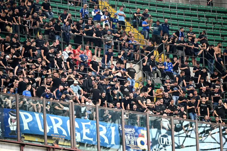 Show navijača Dinama na kultnom San Siru, pogledajte nadrealne prizore na stadionu Milana