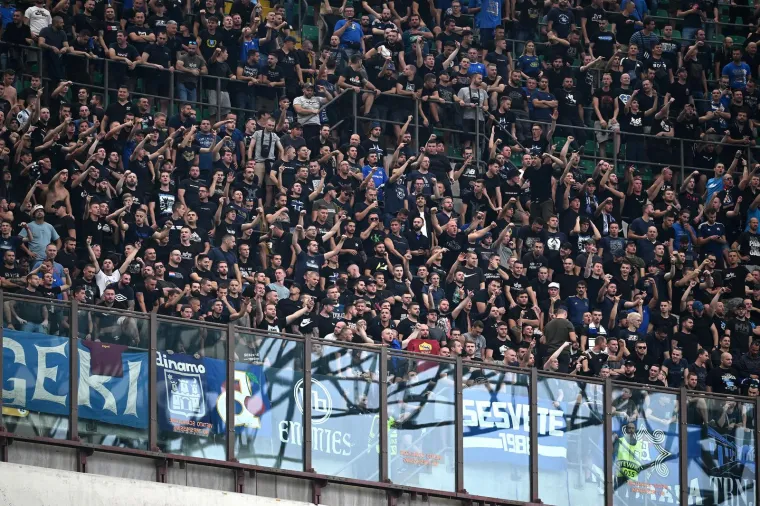 Sjajna atmosfera vlada na San Siru: Pogledajte prekrasne kadrove s tribina talijanskog nogometnog hrama