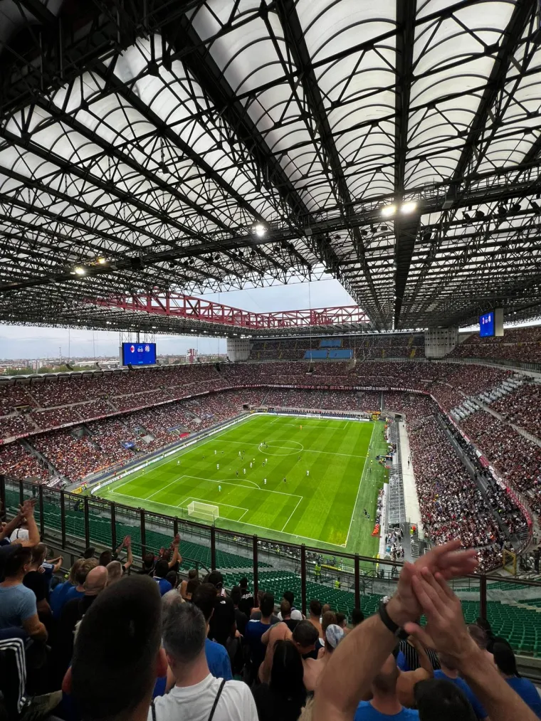 Sjajna atmosfera vlada na San Siru: Pogledajte prekrasne kadrove s tribina talijanskog nogometnog hrama