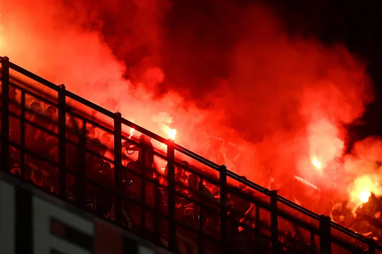 Ovako je izgledala velika bakljada Dinamovih navijača u Milanu. Niste je mogli vidjeti u TV prijenosu
