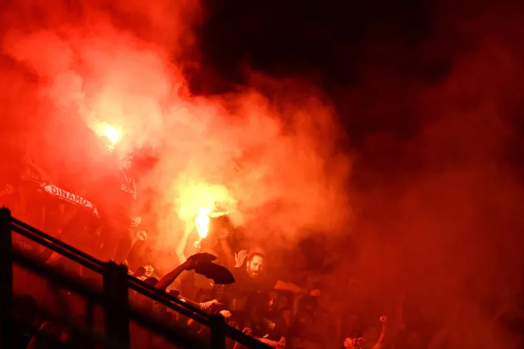Donosimo vam atmosferu s tribina San Sira: Četiri tisuće Boysa zapalili stadion pred 60 tisuća gledatelja