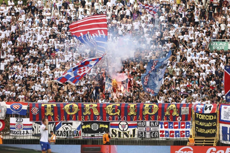 GALERIJA Torcida usijala atmosferu, a Armada poslala žestoku poruku svojim igračima: 'Mi idemo svuda, a vi...'