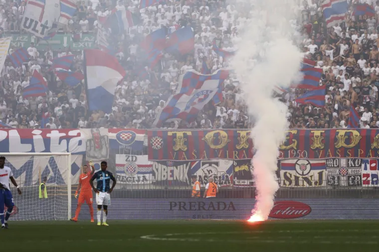 GALERIJA Torcida usijala atmosferu, a Armada poslala žestoku poruku svojim igračima: 'Mi idemo svuda, a vi...'