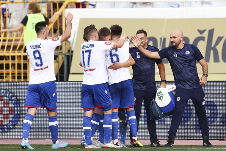 GALERIJA Torcida usijala atmosferu, a Armada poslala žestoku poruku svojim igračima: 'Mi idemo svuda, a vi...'
