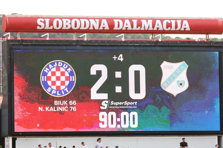GALERIJA Torcida usijala atmosferu, a Armada poslala žestoku poruku svojim igračima: 'Mi idemo svuda, a vi...'